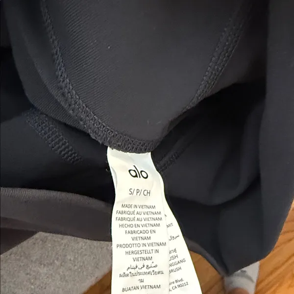 ALO Yoga Charcoal Leggings - Image 4
