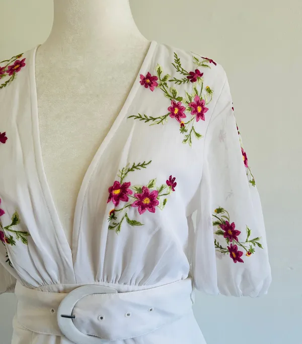 Design White Floral Embroidered Belted Mini Dress - Image 6