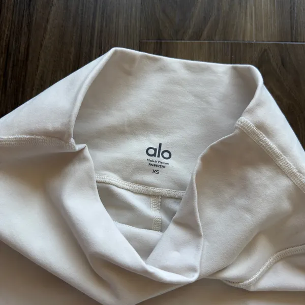 Alo Yoga Leggings - Image 3