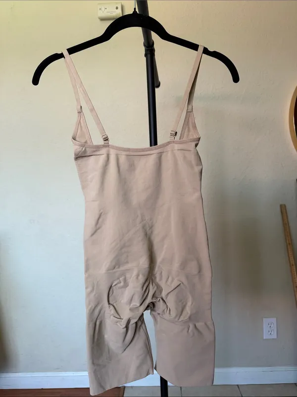 SKIMS Seamless Sculpt Open Bust Shortie Bodysuit NWOT size M sienna - Image 7
