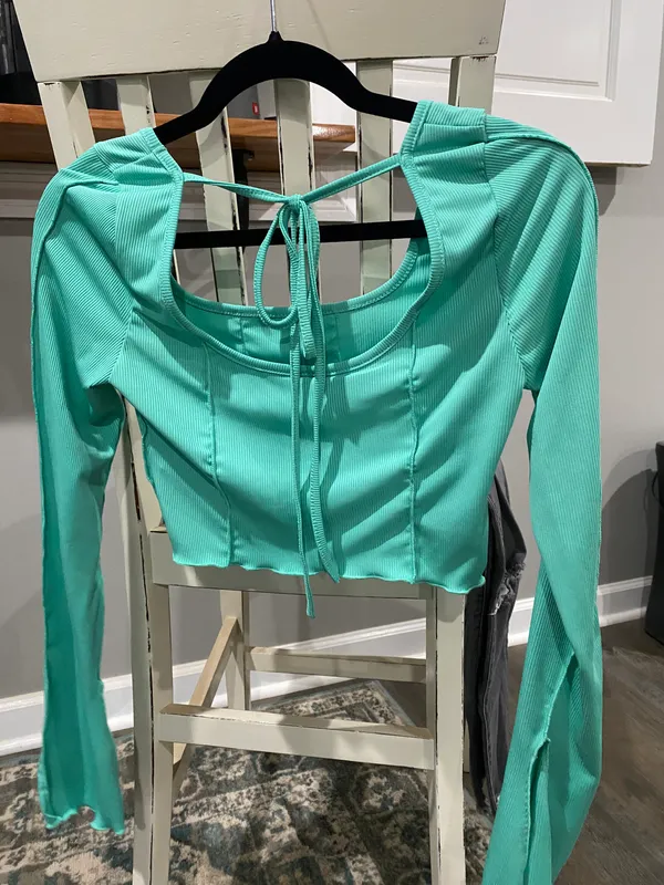 SheIn Cropped Long Sleeve Green Top - Image 2