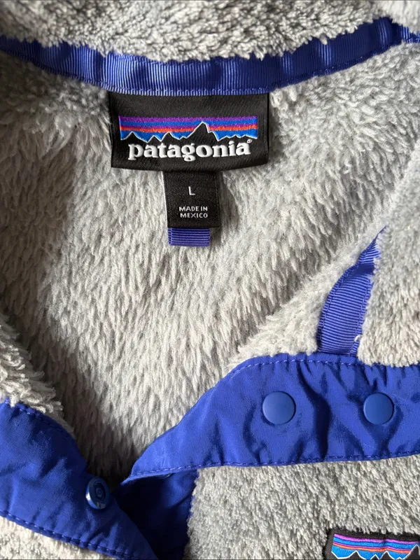 Patagonia Light Gray Fleece Zip-Up with Blue Trim - Image 5