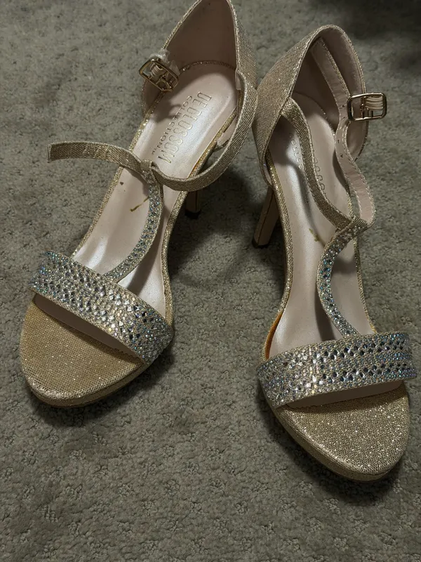 Good and rhinestone heels Gold Size 8.5 - Image 6