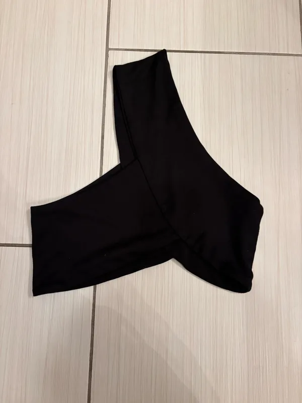 Edikted Gina One Shoulder Crop Top - Image 6