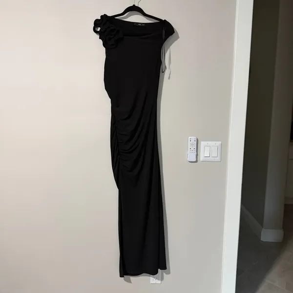 Mango asymmetric sleeveless maxi dress with statement shoulder black size M us 6 - Image 3