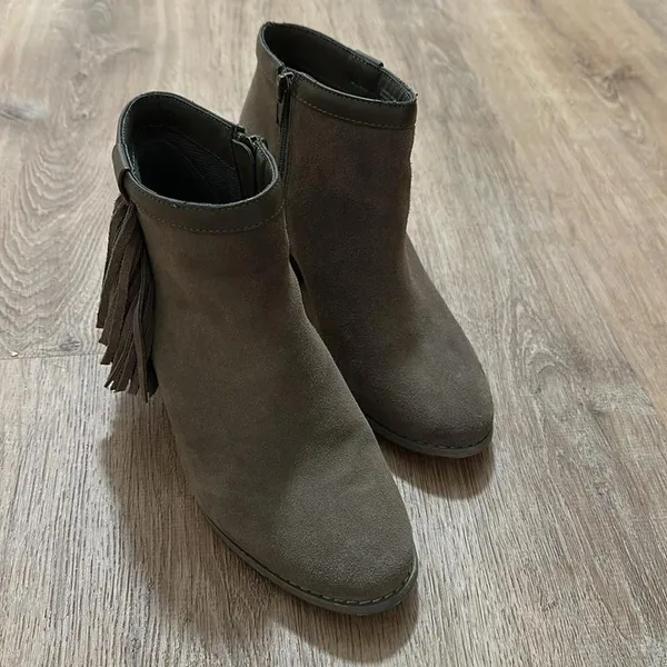 SIMPLY EMMA | Women's Taryn Tan Suede Fringe Ankle Bootie, Size 7‎ - Image 2