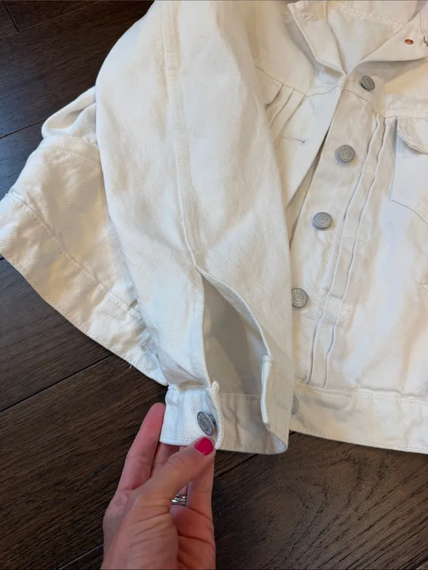 Old Navy White Denim Jacket Size Medium - C73-031 - Image 4