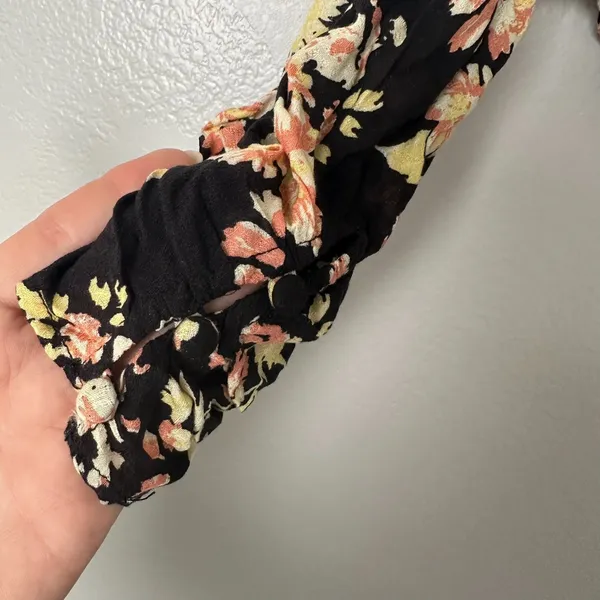 Free People Size-L/G Top Hilary‎ Printed Floral Cropped Black - Image 14