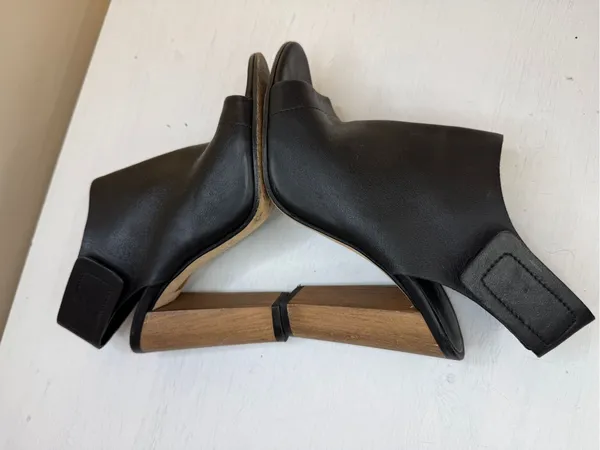 Vince‎ Addie Winter Leather Peep Toe Ankle Strap Wood Block Heel Sandal Black - Image 8