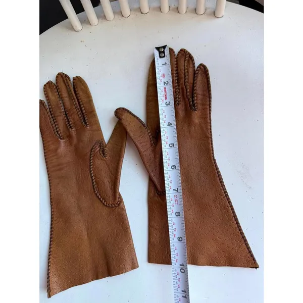 Vintage Caramel Brown Leather Gloves with Decorative Stitching - Image 5