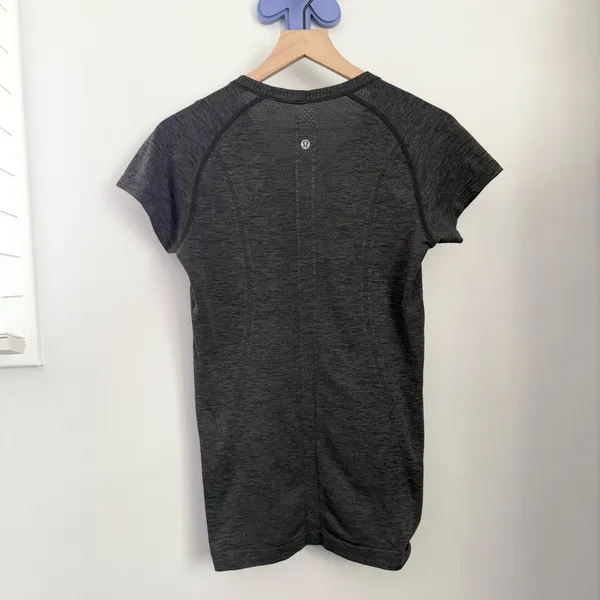 Lululemon 8 Swiftly Tech T-Shirt Charcoal Grey Active Gym Running - Image 2