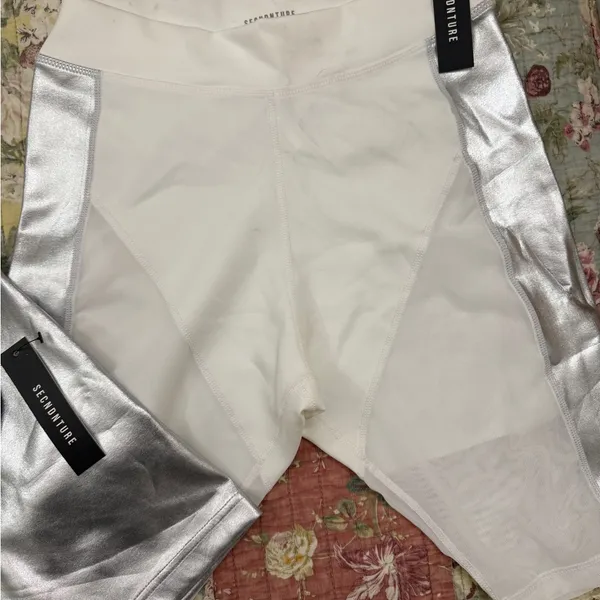 Secndnture Leset Silver and White Athletic Shorts Set - Image 4
