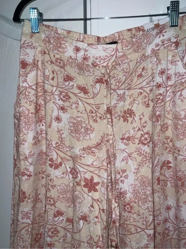 Rewash Mauve & Cream Floral Smocked Wide-Leg Pants - Size Medium (NWT) - Image 3