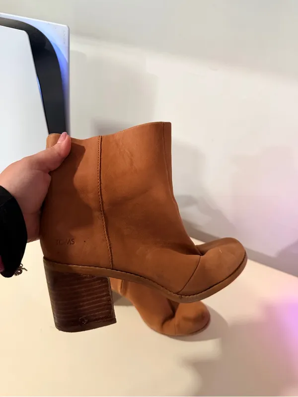 TOMS Tan Leather Block Heel Ankle Boot - Image 13