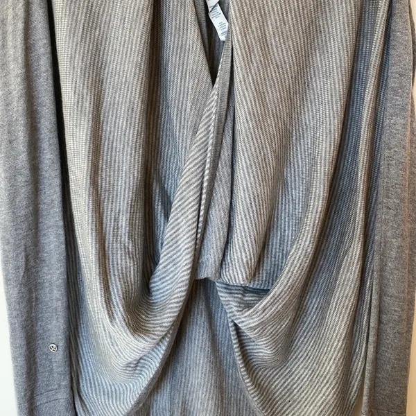 Lululemon Iconic Sweater Wrap knit Drape sweater Gray striped Size 4 Casual - Image 4