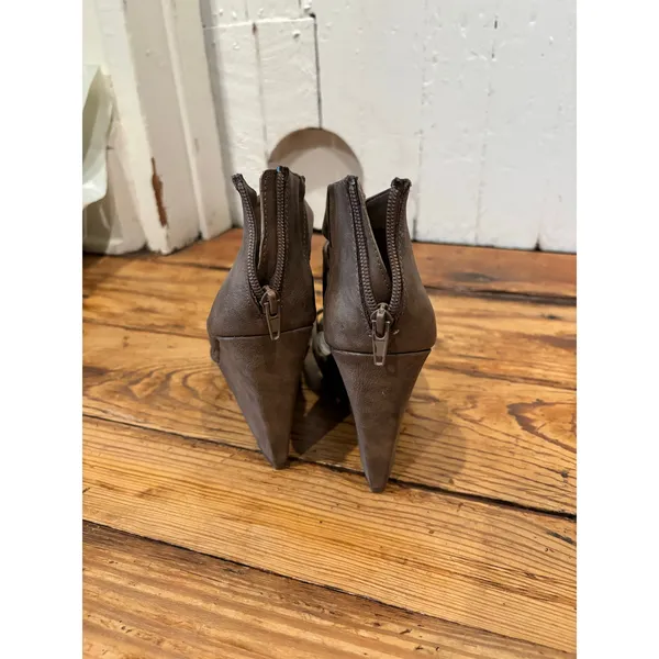 Unlisted Kenneth Cole Day Dream Wedge Heels size 6 - Image 3