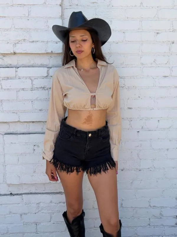 Zara tan cropped collared blouse with tie front detail and open back Size XS #western #cowgirl #preppy #academia - Image 2
