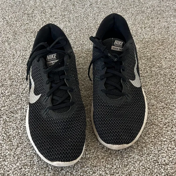 Nike Women’s Black Tennis Shoes Size 7 - Image 2