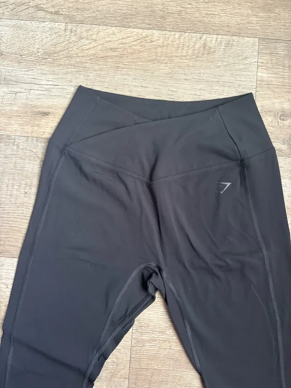 Gymshark No Front Seam Crossover Leggings in Black Sz Medium - Image 7