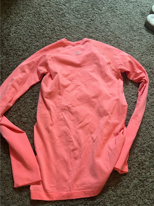 Lululemon Long Sleeve Swiftly Tech 2.0 - Image 2