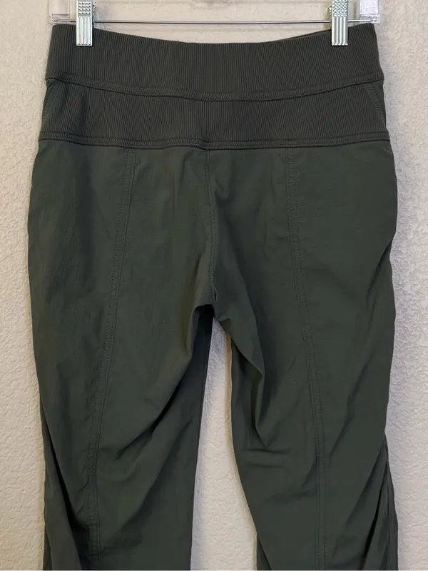 Athleta Jasper Green Hiking Stretch Trekkie Capri Pants, Sz Small - Image 8
