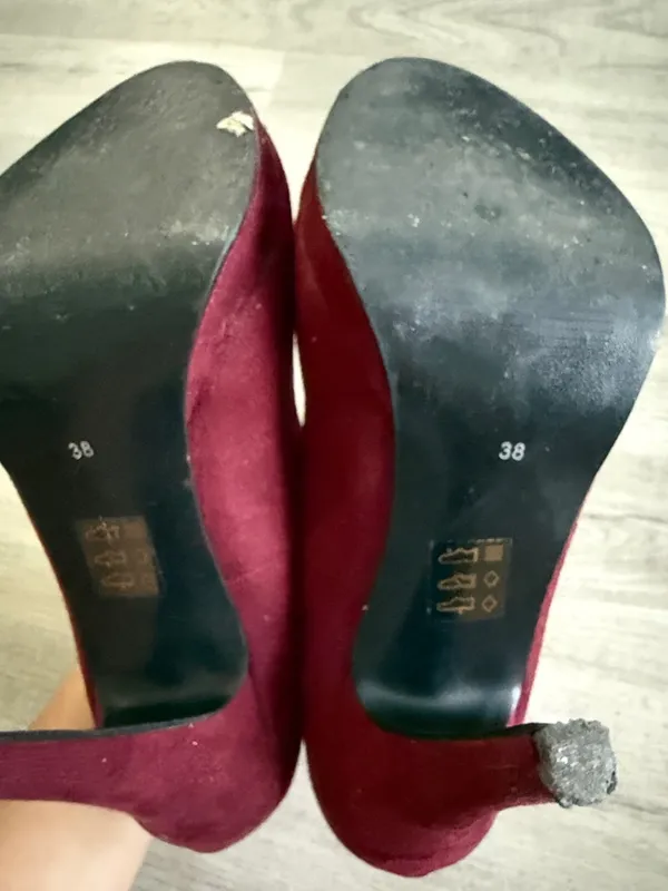 Transit Wine Faux Suede Mary Jane Heels with Buckle Size 7.5 - Image 10