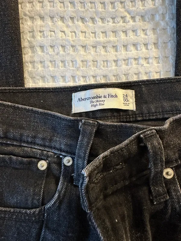 Abercrombie High Rise Skinny Jeans - Image 4