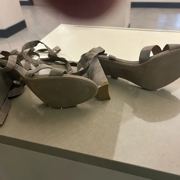 Heels Elegant Gray Women's Heeled Sandals Size 11 Mossimo - Image 3