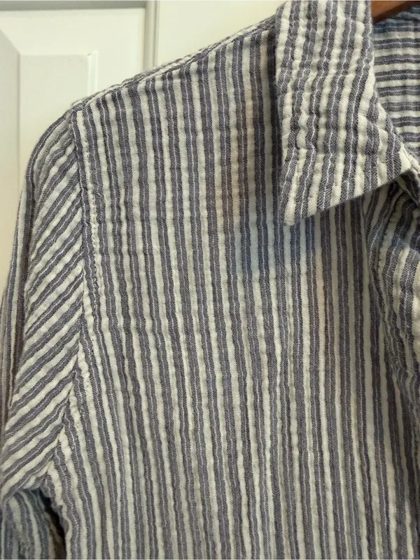 Universal Threads 100% Cotton Striped Collar Button Down Long Sleeve - Medium - Image 3