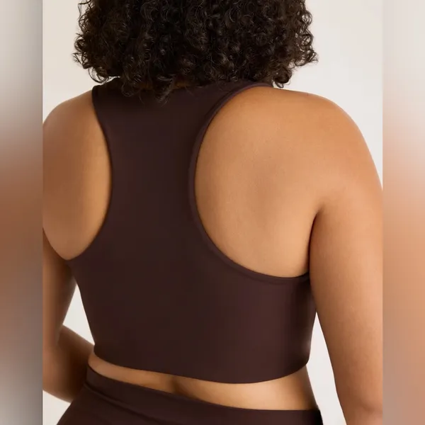 NWT Quince Women's Ultra Form Scoop Neck Espresso Brown Cropped Sports Bra Sz S - Image 3