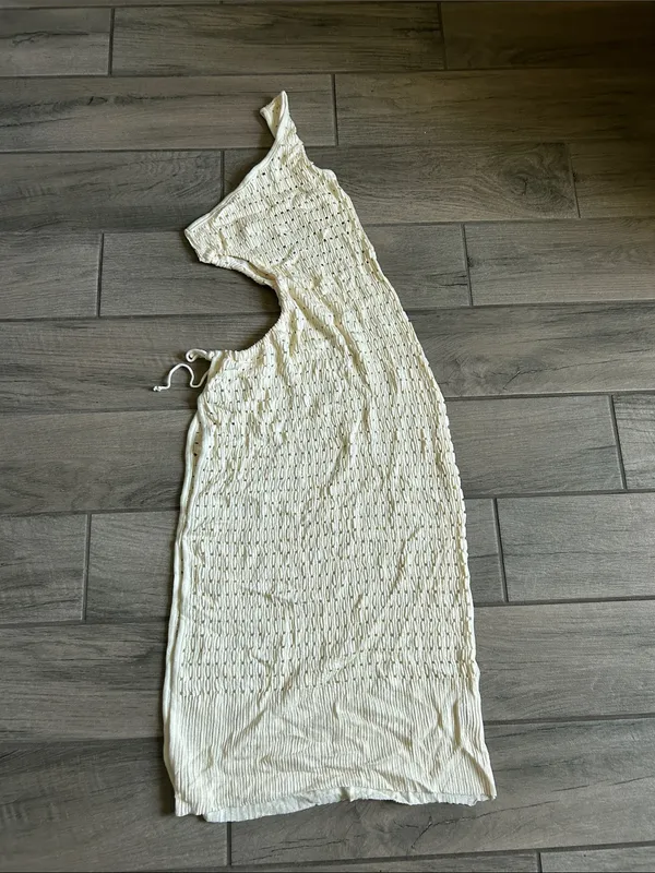 Asymmetric One-Shoulder Knit Dress in Cream - Image 4