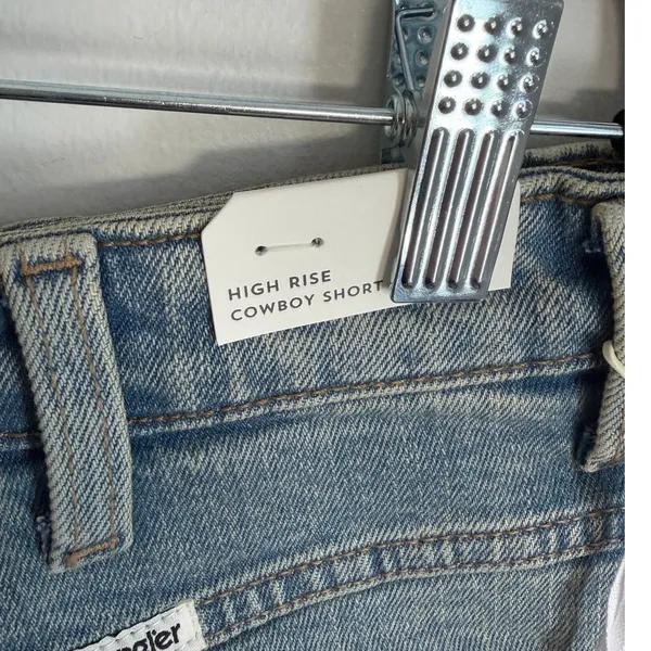Wrangler High Rise Cowboy shorts NWT size 31/11 - Image 3