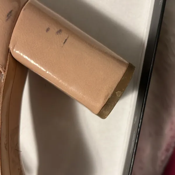 BCBGeneration Pre-owned Talia Sandal Heel, size 8. - Image 4