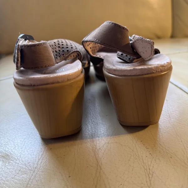 Dansko Tasha Taupe Perforated Leather Slingback Wedge Sandals Clogs‎ Womens 38 - Image 7