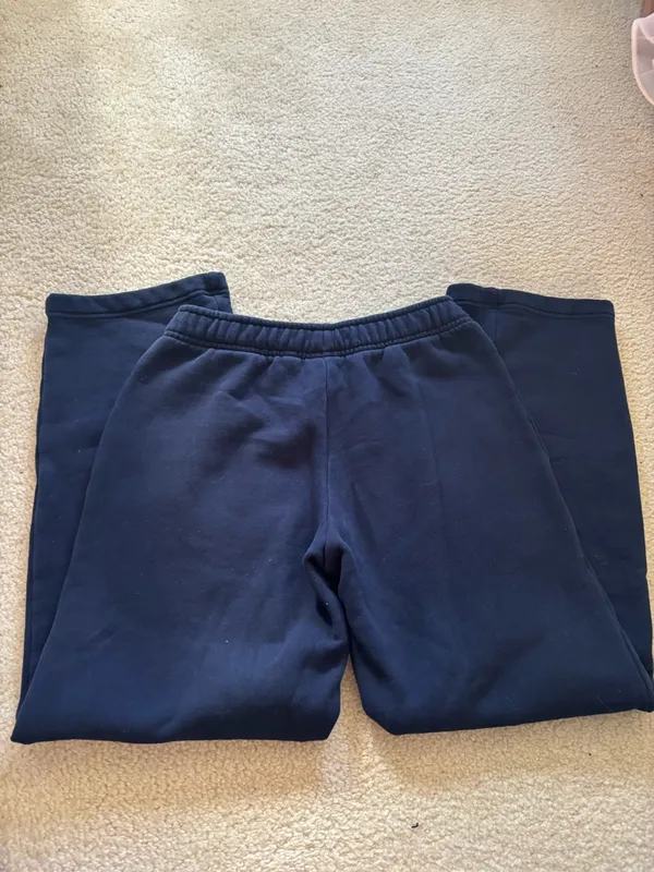 Aritzia Straight Leg Sweatpants - Image 4