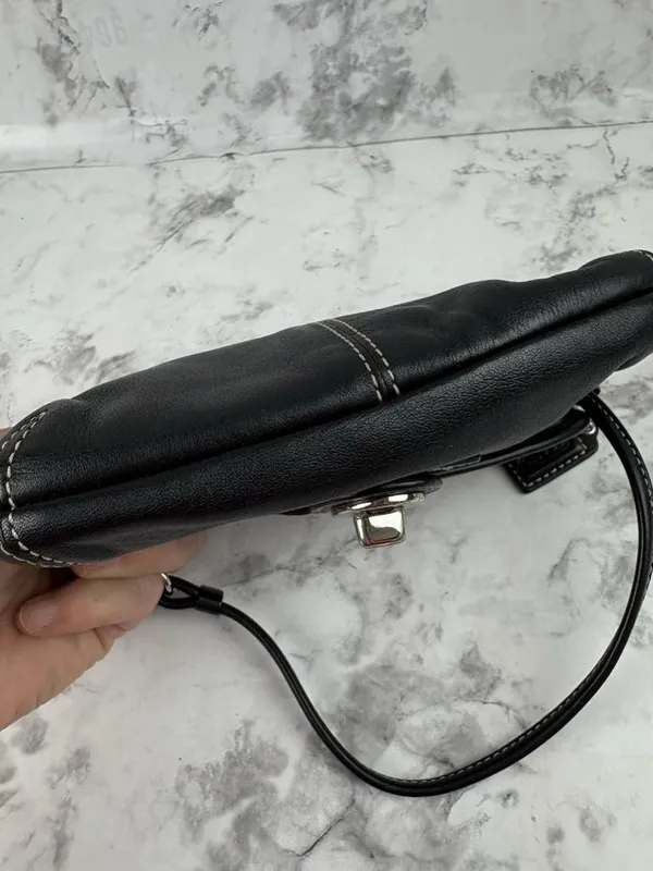 *Coach Vintage Legacy Turn-Lock Black Leather Wristlet Y2K 2000s - Image 9