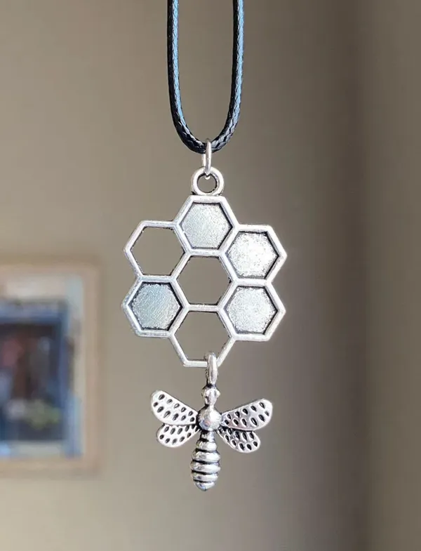 Handmade antique silver tone BEE retro vintage boho chic aesthetic necklace🐝 - Image 3