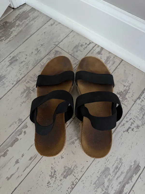 Steve Madden Black Strappy Sandals Platform - Image 4