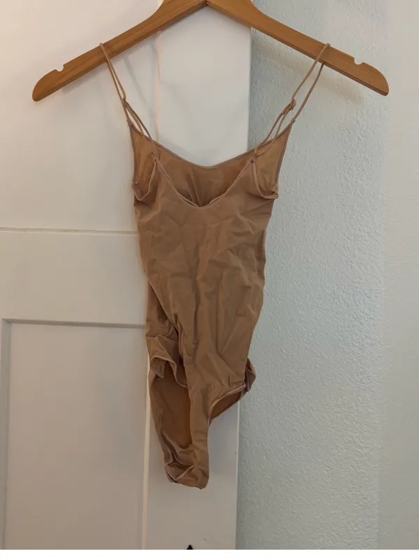 SKIMS Sheer Seamless Thong Bodysuit shapewear clay small (G21) NWT - Image 5