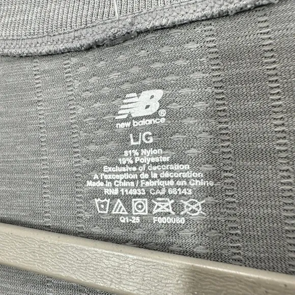 New Balance Women's Heather Gray Quarter Zip Long Sleeve Running Top‎ NWT - Image 5