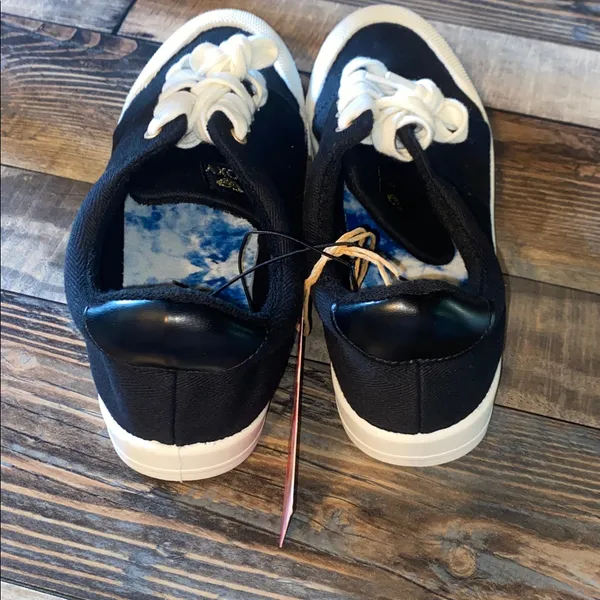 Roxy black and white canvas shoe size 8 - Image 3
