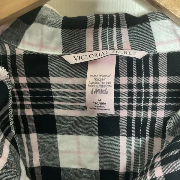Victoria's Secret Black Pink Plaid Button-Up Pajama Shirt Size Medium - Image 3