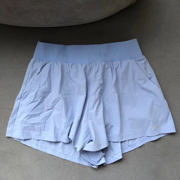 Alo Yoga Breezy Short Seashell Blue XS - Image 3
