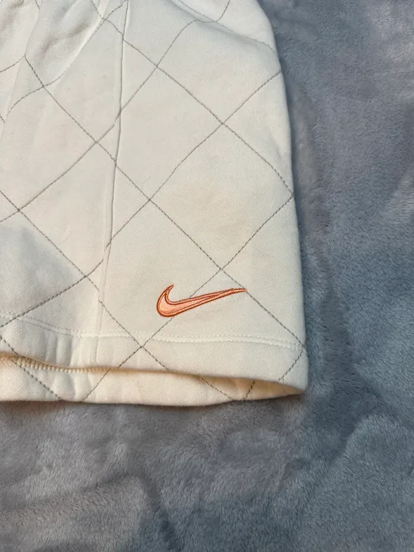 Nike Sportswear Club Fleece Quilted Short Embroidered Pale Ivory Apricot Women S - Image 4