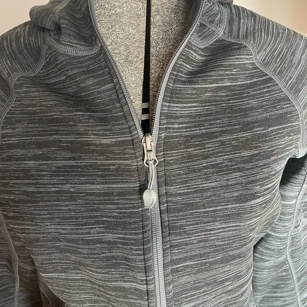 L.L.‎ Bean Charcoal Ski Jacket with Hood and Textured Fabric - Image 6