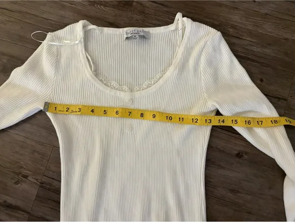 Sweet Rain Women’s White Lace Trim Henley Long Sleeve Top M - Image 5