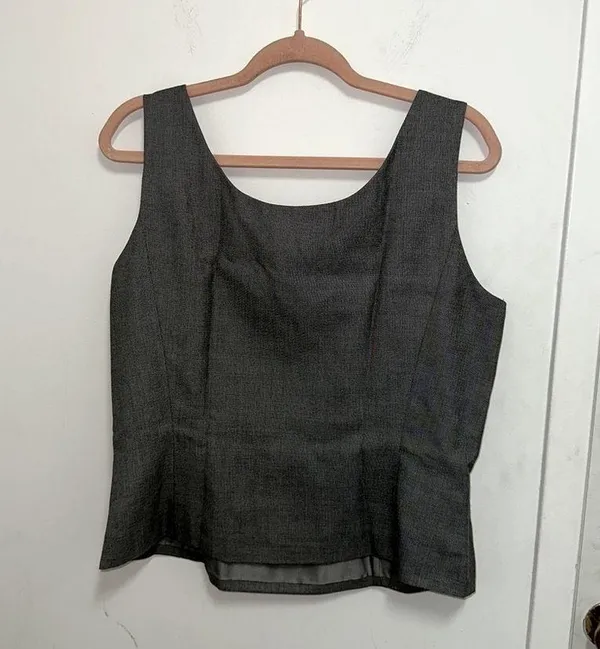 Tahari Gray Top - Image 2