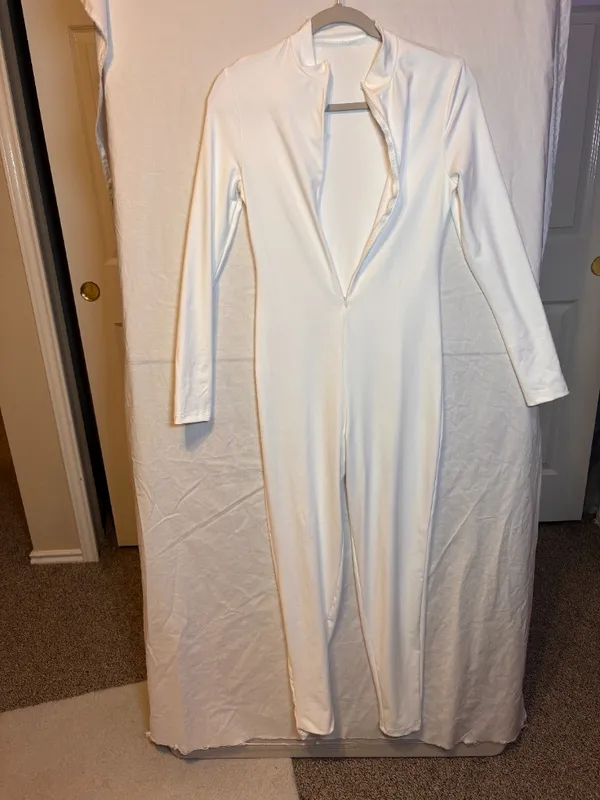 White Zip-Front Jumpsuit – Size Small - Image 4