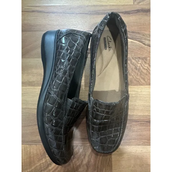 Clarks Collection Womens Brown Croc Embossed Patent Loafers 26102167 Size 9.5M - Image 2