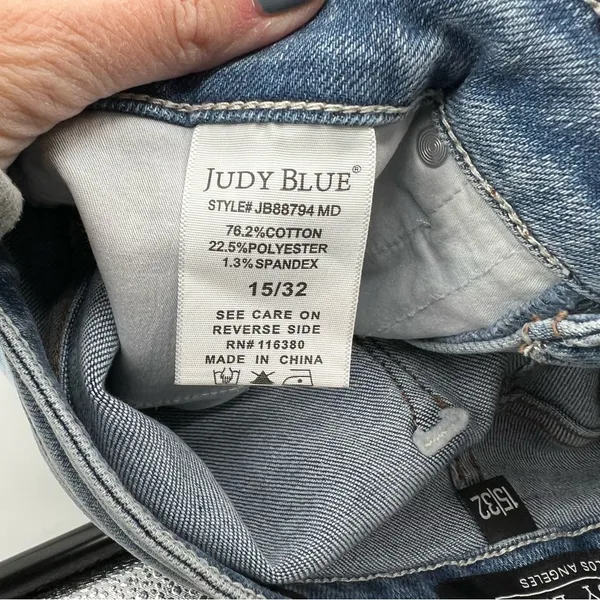 Judy blue size 32 straight jeans - Image 5